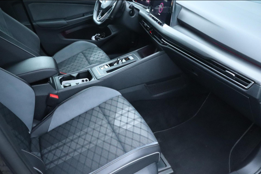 Volkswagen Golf 1.5 eTSI R-Line | DSG | Camera | Carplay!