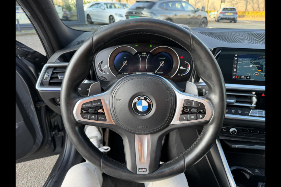 BMW 3 Serie Touring 320i M-SPORT| PANO| ADAP. CRUISE| NET GROOT ONDERHOUD GEHAD, RIJKLAAR| ELEK. ACHTERKLEP| CAMERA|