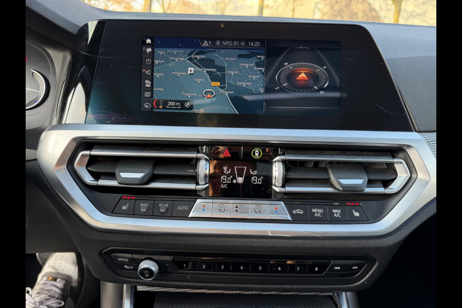 BMW 3 Serie Touring 320i M-SPORT| PANO| ADAP. CRUISE| NET GROOT ONDERHOUD GEHAD, RIJKLAAR| ELEK. ACHTERKLEP| CAMERA|