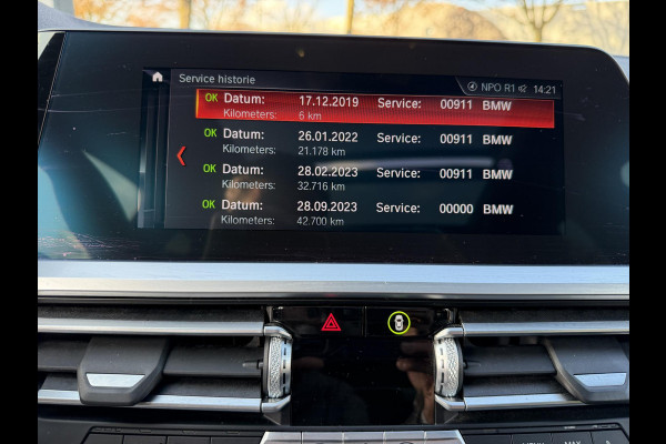 BMW 3 Serie Touring 320i M-SPORT| PANO| ADAP. CRUISE| NET GROOT ONDERHOUD GEHAD, RIJKLAAR| ELEK. ACHTERKLEP| CAMERA|