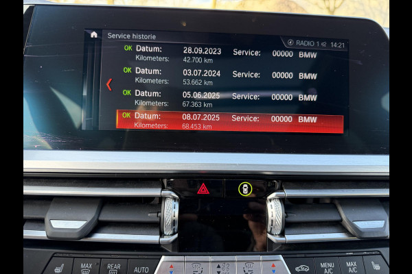 BMW 3 Serie Touring 320i M-SPORT| PANO| ADAP. CRUISE| NET GROOT ONDERHOUD GEHAD, RIJKLAAR| ELEK. ACHTERKLEP| CAMERA|