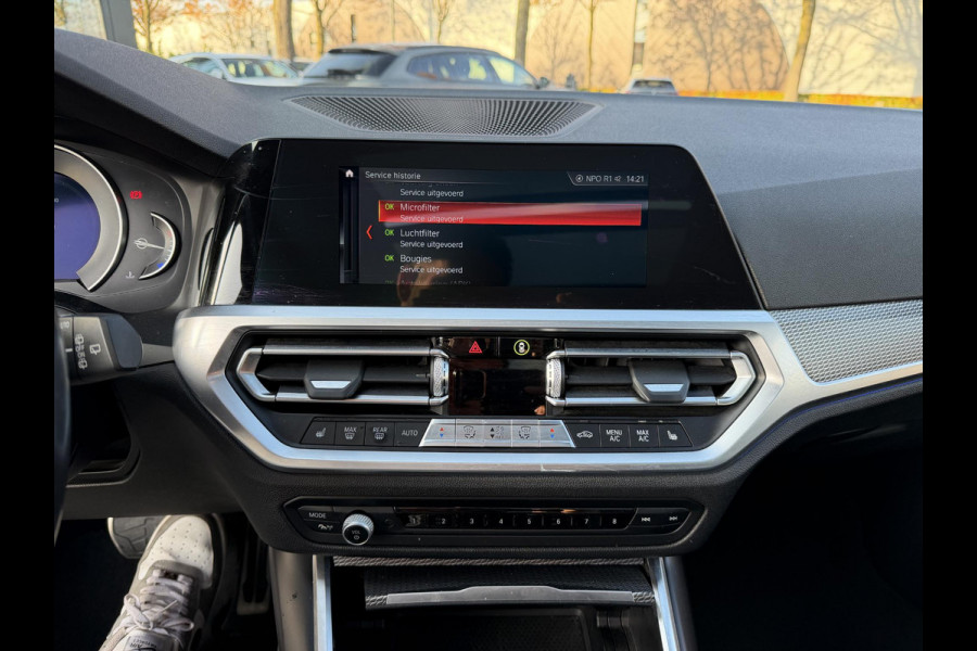 BMW 3 Serie Touring 320i M-SPORT| PANO| ADAP. CRUISE| NET GROOT ONDERHOUD GEHAD, RIJKLAAR| ELEK. ACHTERKLEP| CAMERA|