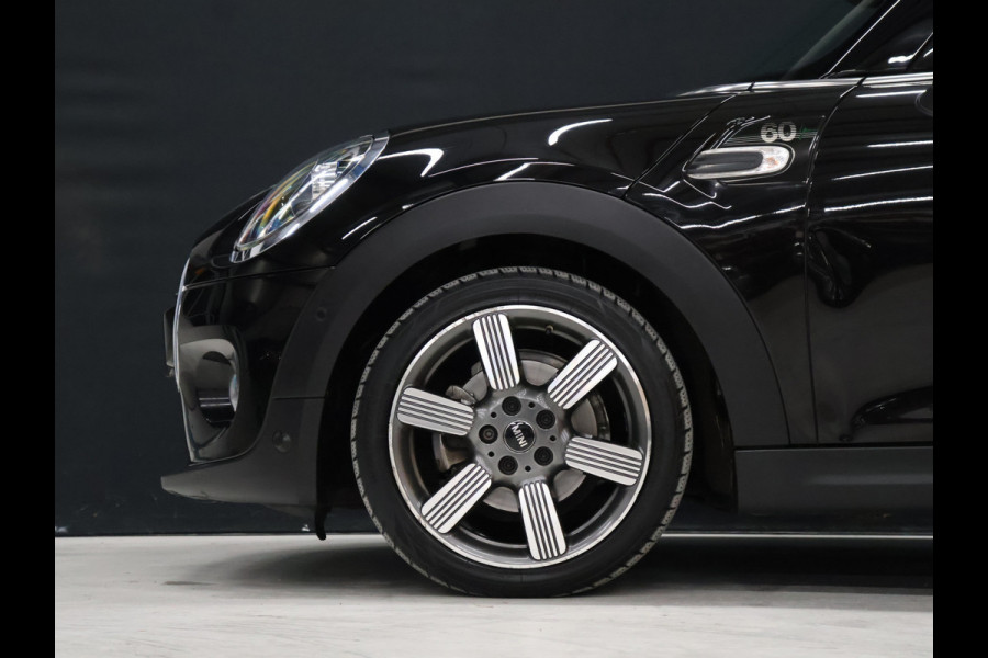 MINI Mini 1.5 Cooper 60 Years Edition JCW [APPLE CARPLAY, HARMAN KARDON, PANORAMA DAK, HEAD UP DISPLAY, STOELVERWARMING, NIEUWSTAAT]