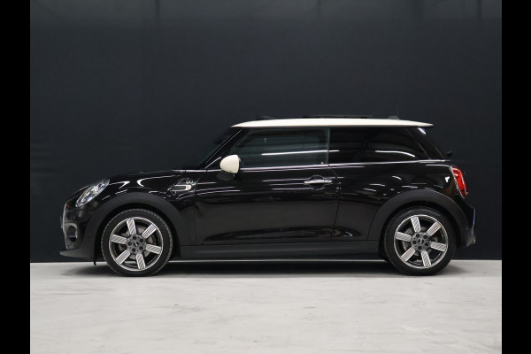 MINI Mini 1.5 Cooper 60 Years Edition JCW [APPLE CARPLAY, HARMAN KARDON, PANORAMA DAK, HEAD UP DISPLAY, STOELVERWARMING, NIEUWSTAAT]