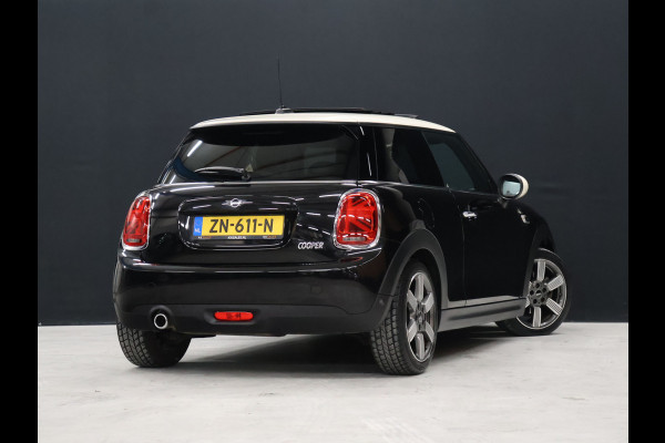 MINI Mini 1.5 Cooper 60 Years Edition JCW [APPLE CARPLAY, HARMAN KARDON, PANORAMA DAK, HEAD UP DISPLAY, STOELVERWARMING, NIEUWSTAAT]