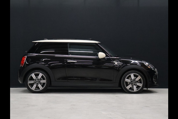 MINI Mini 1.5 Cooper 60 Years Edition JCW [APPLE CARPLAY, HARMAN KARDON, PANORAMA DAK, HEAD UP DISPLAY, STOELVERWARMING, NIEUWSTAAT]