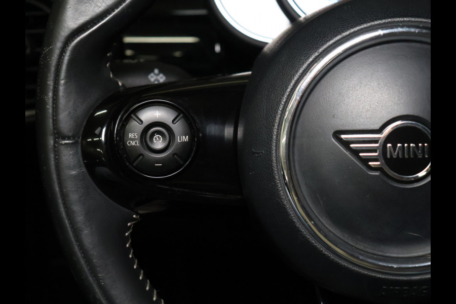MINI Mini 1.5 Cooper 60 Years Edition JCW [APPLE CARPLAY, HARMAN KARDON, PANORAMA DAK, HEAD UP DISPLAY, STOELVERWARMING, NIEUWSTAAT]