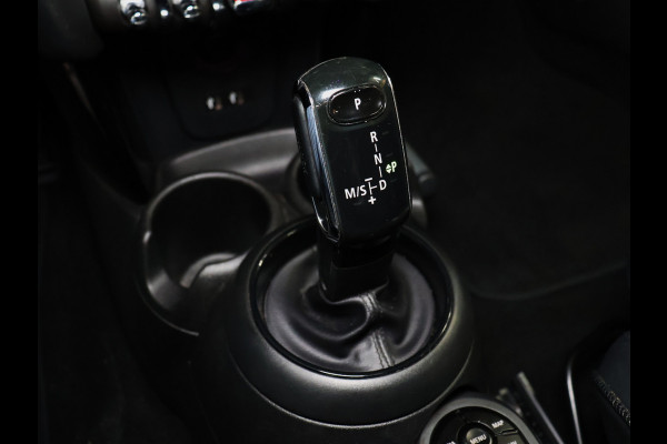 MINI Mini 1.5 Cooper 60 Years Edition JCW [APPLE CARPLAY, HARMAN KARDON, PANORAMA DAK, HEAD UP DISPLAY, STOELVERWARMING, NIEUWSTAAT]