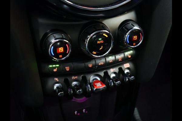 MINI Mini 1.5 Cooper 60 Years Edition JCW [APPLE CARPLAY, HARMAN KARDON, PANORAMA DAK, HEAD UP DISPLAY, STOELVERWARMING, NIEUWSTAAT]
