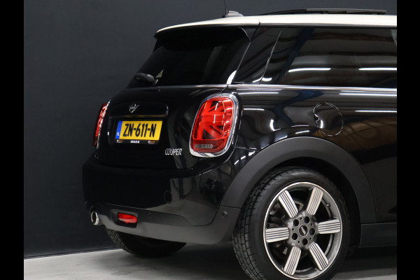 MINI Mini 1.5 Cooper 60 Years Edition JCW [APPLE CARPLAY, HARMAN KARDON, PANORAMA DAK, HEAD UP DISPLAY, STOELVERWARMING, NIEUWSTAAT]