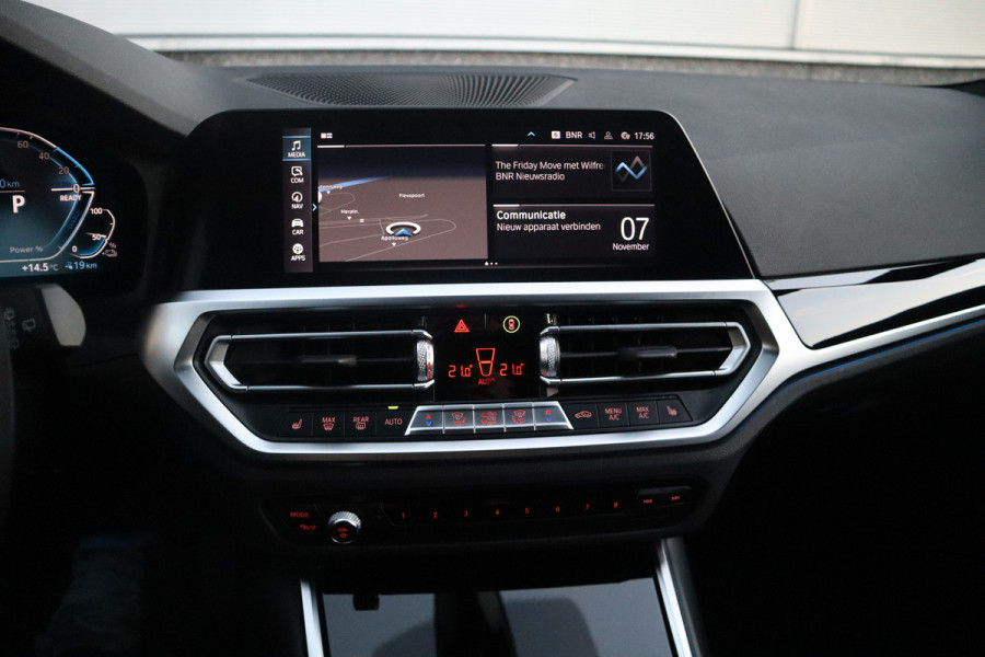 BMW 3 Serie Touring 330e Sport Line / SOH 95% / Hifi / Camera / Sportstoelen /