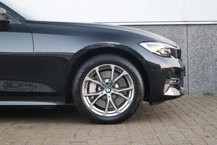 BMW 3 Serie Touring 330e Sport Line / SOH 95% / Hifi / Camera / Sportstoelen /
