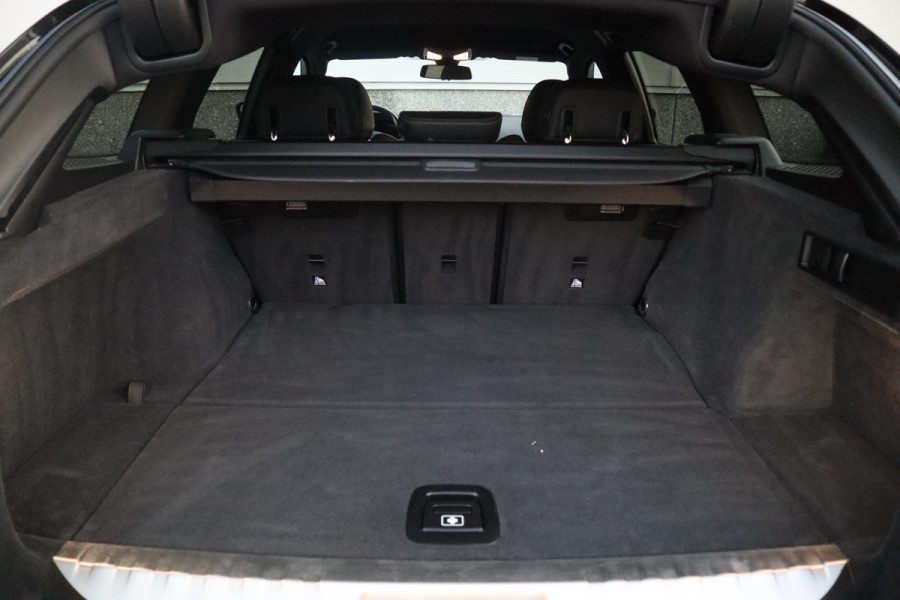 BMW 3 Serie Touring 330e Sport Line / SOH 95% / Hifi / Camera / Sportstoelen /