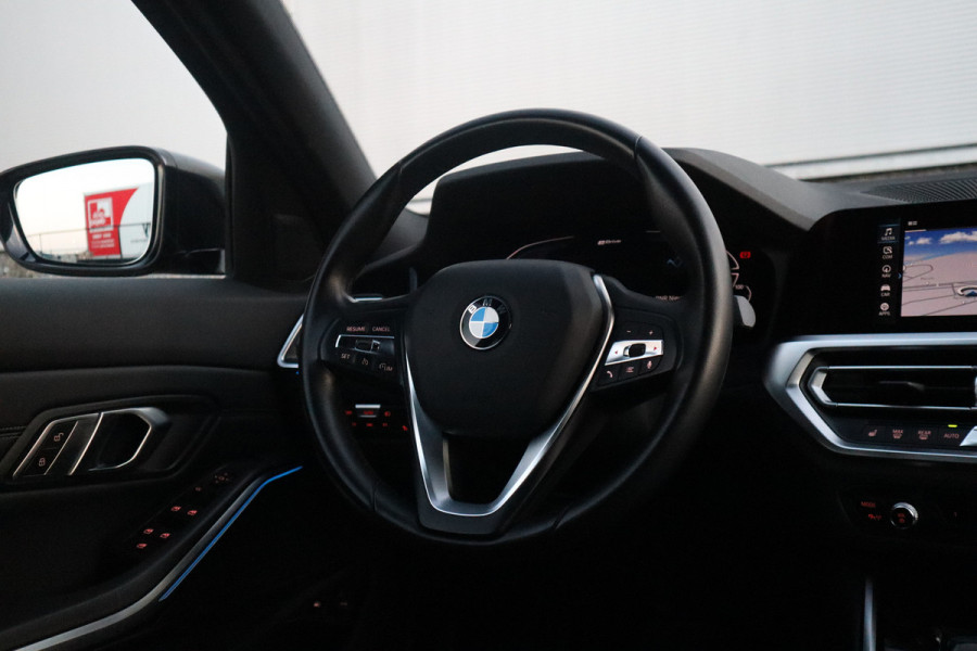 BMW 3 Serie Touring 330e Sport Line / SOH 95% / Hifi / Camera / Sportstoelen /