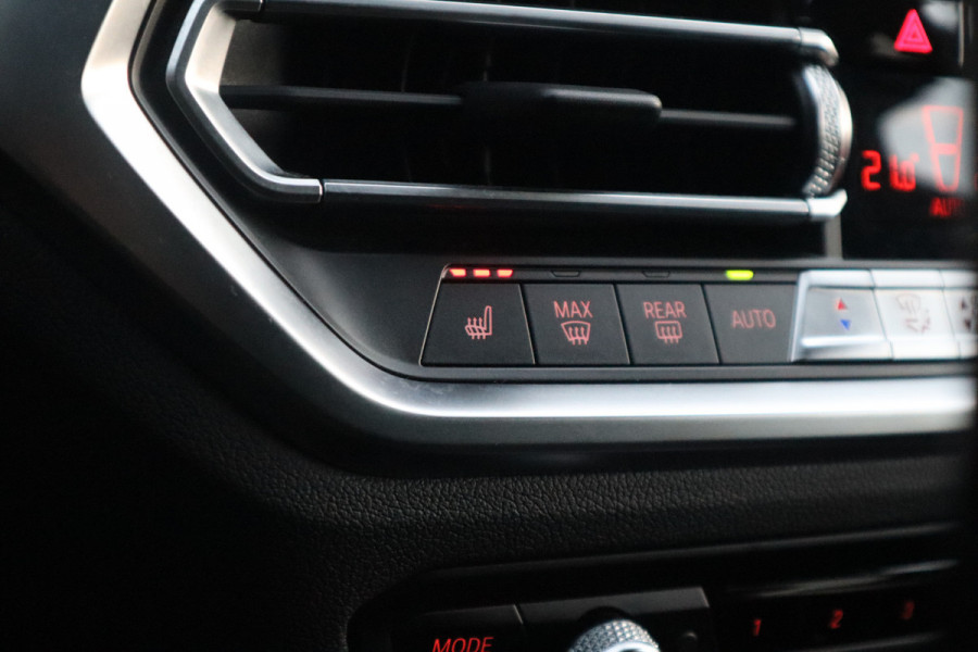 BMW 3 Serie Touring 330e Sport Line / SOH 95% / Hifi / Camera / Sportstoelen /