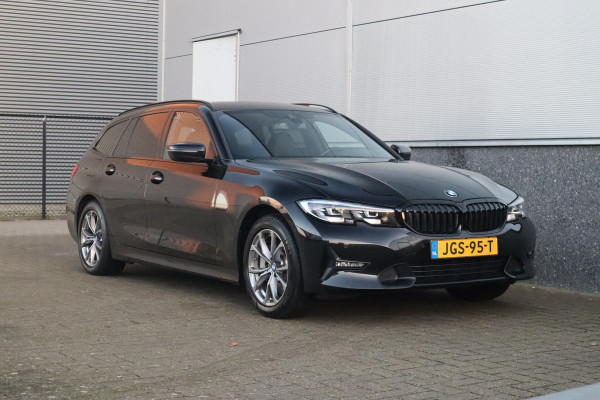 BMW 3 Serie Touring 330e Sport Line / SOH 95% / Hifi / Camera / Sportstoelen /