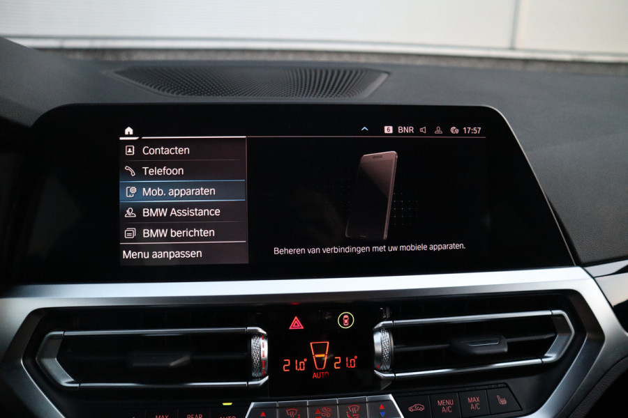 BMW 3 Serie Touring 330e Sport Line / SOH 95% / Hifi / Camera / Sportstoelen /