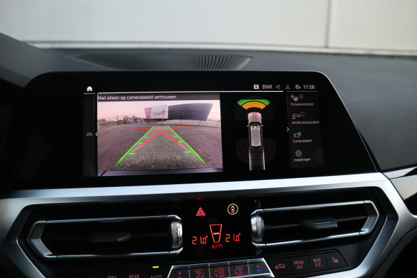 BMW 3 Serie Touring 330e Sport Line / SOH 95% / Hifi / Camera / Sportstoelen /