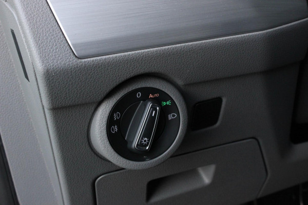 Volkswagen Transporter 2.0 TDI L2H1 30 DC BULLI 150PK DUBBEL CABINE / LEDEREN BEKLEDING / PDC / VERLAGINGSVEREN / APPLE CARPLAY /