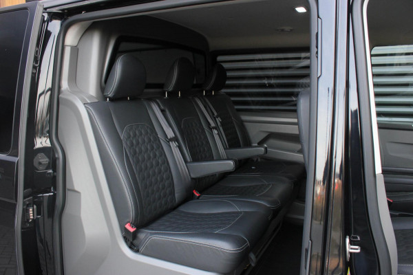 Volkswagen Transporter 2.0 TDI L2H1 30 DC BULLI 150PK DUBBEL CABINE / LEDEREN BEKLEDING / PDC / VERLAGINGSVEREN / APPLE CARPLAY /