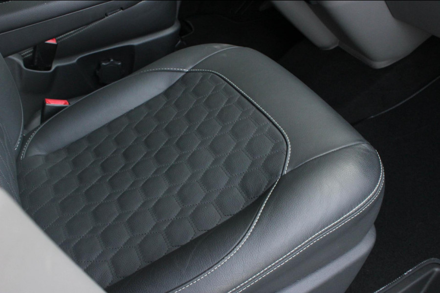 Volkswagen Transporter 2.0 TDI L2H1 30 DC BULLI 150PK DUBBEL CABINE / LEDEREN BEKLEDING / PDC / VERLAGINGSVEREN / APPLE CARPLAY /