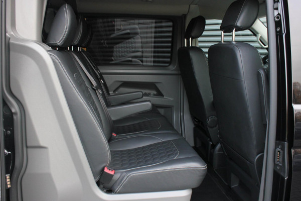 Volkswagen Transporter 2.0 TDI L2H1 30 DC BULLI 150PK DUBBEL CABINE / LEDEREN BEKLEDING / PDC / VERLAGINGSVEREN / APPLE CARPLAY /
