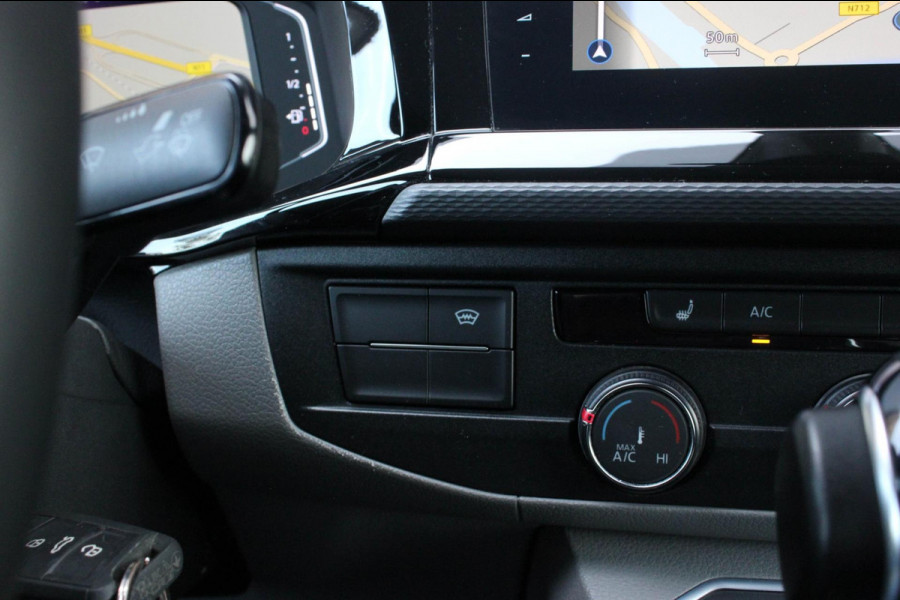 Volkswagen Transporter 2.0 TDI L2H1 30 DC BULLI 150PK DUBBEL CABINE / LEDEREN BEKLEDING / PDC / VERLAGINGSVEREN / APPLE CARPLAY /