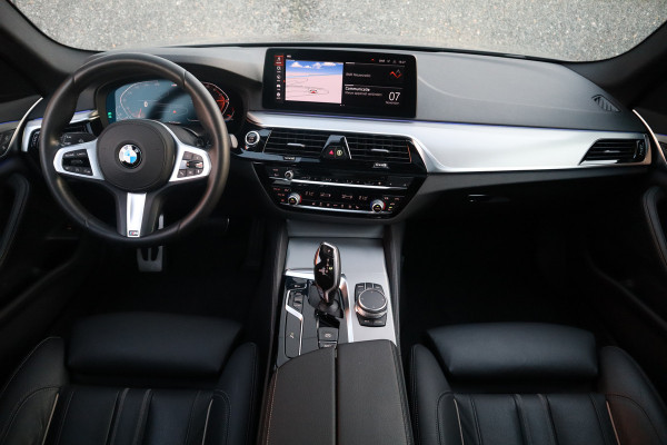 BMW 5 Serie Touring 530i High Executive M-Sport 20inch / Bernina Grau / Pano / Camera / Laser