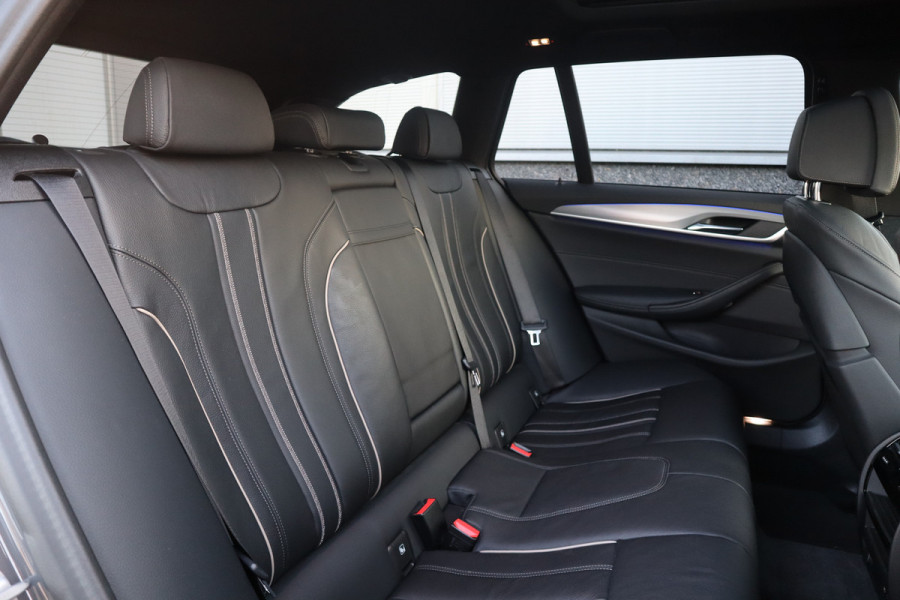 BMW 5 Serie Touring 530i High Executive M-Sport 20inch / Bernina Grau / Pano / Camera / Laser