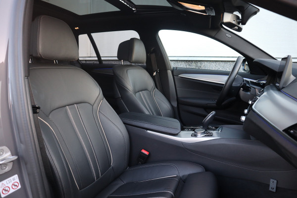 BMW 5 Serie Touring 530i High Executive M-Sport 20inch / Bernina Grau / Pano / Camera / Laser