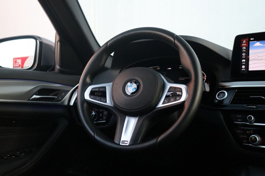 BMW 5 Serie Touring 530i High Executive M-Sport 20inch / Bernina Grau / Pano / Camera / Laser