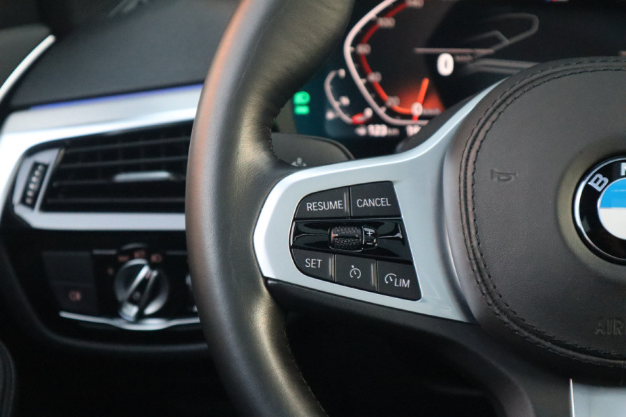 BMW 5 Serie Touring 530i High Executive M-Sport 20inch / Bernina Grau / Pano / Camera / Laser