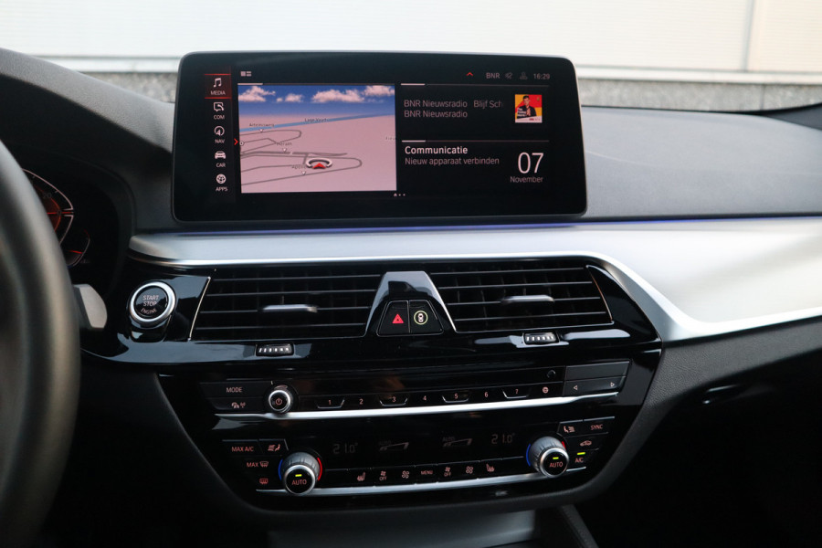 BMW 5 Serie Touring 530i High Executive M-Sport 20inch / Bernina Grau / Pano / Camera / Laser