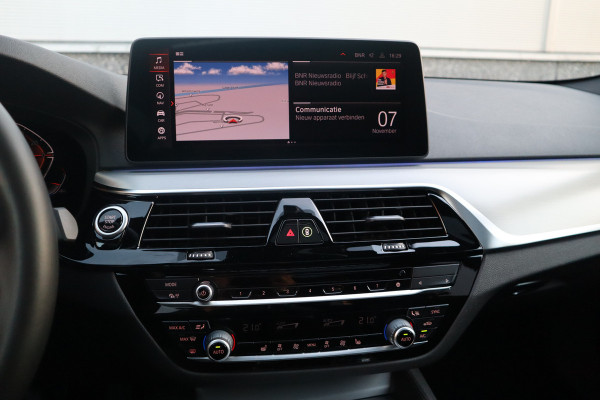 BMW 5 Serie Touring 530i High Executive M-Sport 20inch / Bernina Grau / Pano / Camera / Laser