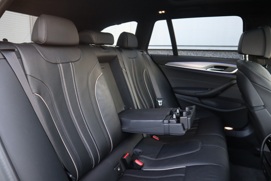 BMW 5 Serie Touring 530i High Executive M-Sport 20inch / Bernina Grau / Pano / Camera / Laser