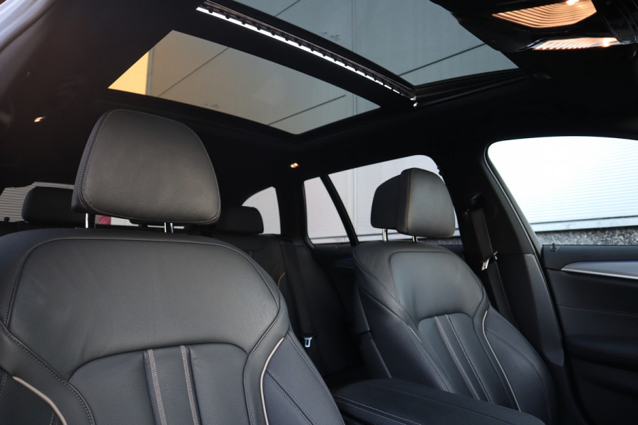 BMW 5 Serie Touring 530i High Executive M-Sport 20inch / Bernina Grau / Pano / Camera / Laser