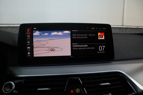 BMW 5 Serie Touring 530i High Executive M-Sport 20inch / Bernina Grau / Pano / Camera / Laser