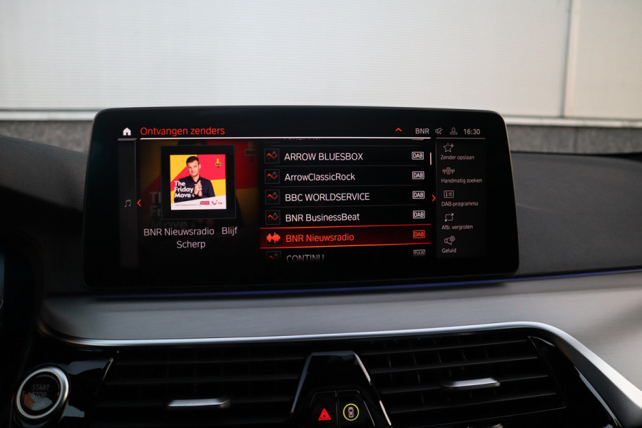 BMW 5 Serie Touring 530i High Executive M-Sport 20inch / Bernina Grau / Pano / Camera / Laser