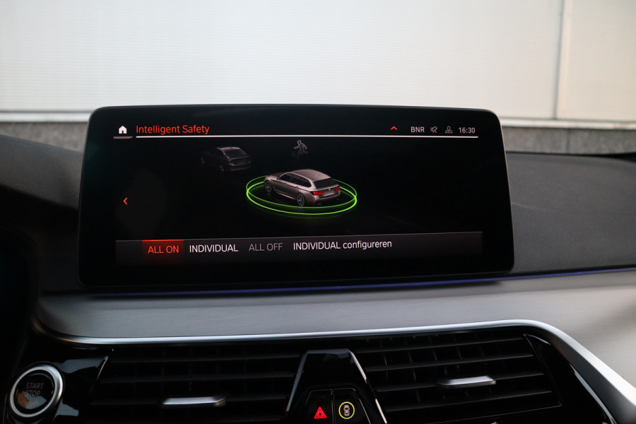 BMW 5 Serie Touring 530i High Executive M-Sport 20inch / Bernina Grau / Pano / Camera / Laser