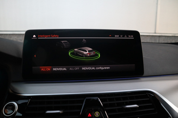 BMW 5 Serie Touring 530i High Executive M-Sport 20inch / Bernina Grau / Pano / Camera / Laser