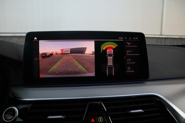 BMW 5 Serie Touring 530i High Executive M-Sport 20inch / Bernina Grau / Pano / Camera / Laser