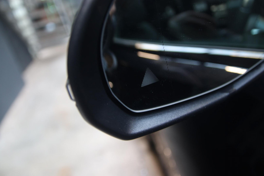 Mercedes-Benz C-Klasse 200 AMG PANO-CARBON-TREKHAAK