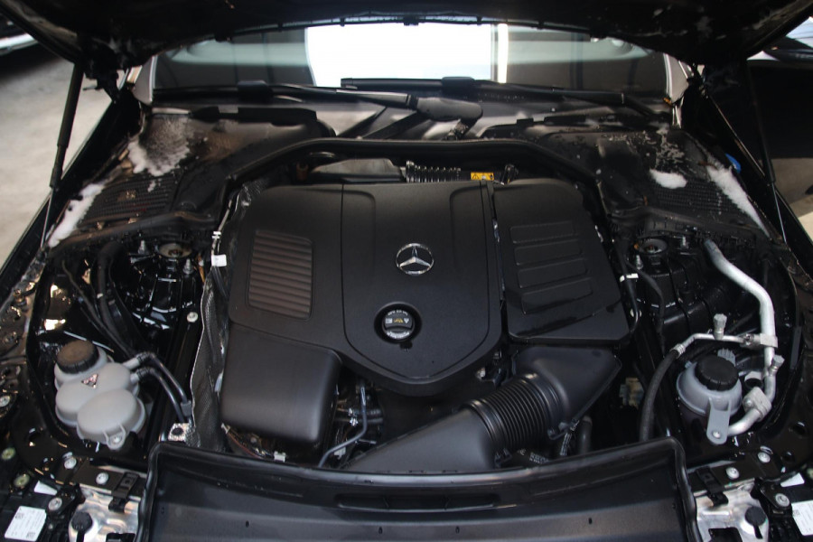 Mercedes-Benz C-Klasse 200 AMG PANO-CARBON-TREKHAAK