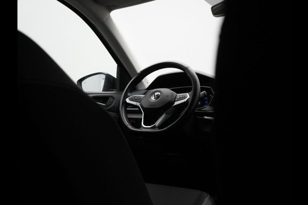 Volkswagen T-Cross 1.0 TSI Style Automaat 116pk | Adaptive Cruise | Apple Carplay | Blis | Keyless | Sportstoelen Verwarmd | Lane Assist | Navigatie | Virtual | DAB | 18"L.M |