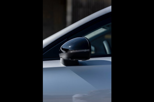 Mercedes-Benz A-Klasse 250e AMG ** LED, MBUX+, 19-inch LMV, ADAPT. CRUISE, NIGHT PAKKET ** 1e EIG - UNFALLFREI - JUNGE STERNE ** ** INFORMEER OOK NAAR ONZE AANTREKKELIJKE FINANCIAL-LEASE TARIEVEN **