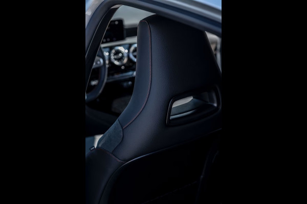 Mercedes-Benz A-Klasse 250e AMG ** LED, MBUX+, 19-inch LMV, ADAPT. CRUISE, NIGHT PAKKET ** 1e EIG - UNFALLFREI - JUNGE STERNE ** ** INFORMEER OOK NAAR ONZE AANTREKKELIJKE FINANCIAL-LEASE TARIEVEN **