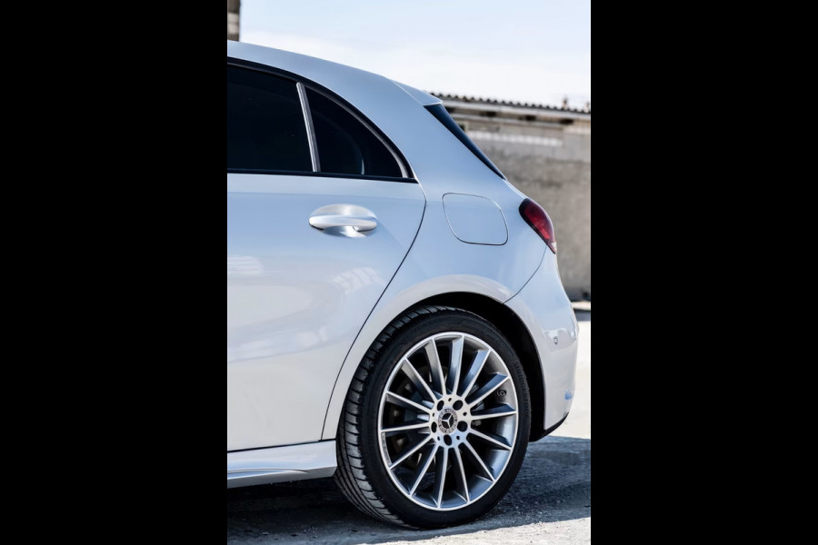Mercedes-Benz A-Klasse 250e AMG ** LED, MBUX+, 19-inch LMV, ADAPT. CRUISE, NIGHT PAKKET ** 1e EIG - UNFALLFREI - JUNGE STERNE ** ** INFORMEER OOK NAAR ONZE AANTREKKELIJKE FINANCIAL-LEASE TARIEVEN **