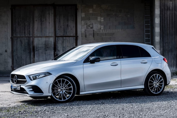 Mercedes-Benz A-Klasse 250e AMG ** LED, MBUX+, 19-inch LMV, ADAPT. CRUISE, NIGHT PAKKET ** 1e EIG - UNFALLFREI - JUNGE STERNE ** ** INFORMEER OOK NAAR ONZE AANTREKKELIJKE FINANCIAL-LEASE TARIEVEN **