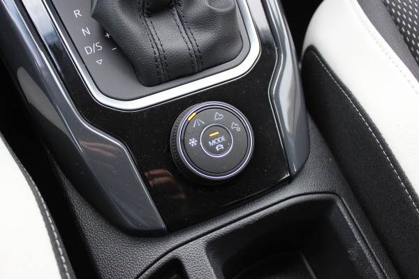 Volkswagen T-Roc 2.0 TSI 4Motion Sport / Trekhaak / Camera / Virtual Cockpit / CarPlay / 17'' / Stoelverwarming / DAB / ACC / Elektr. achterklep