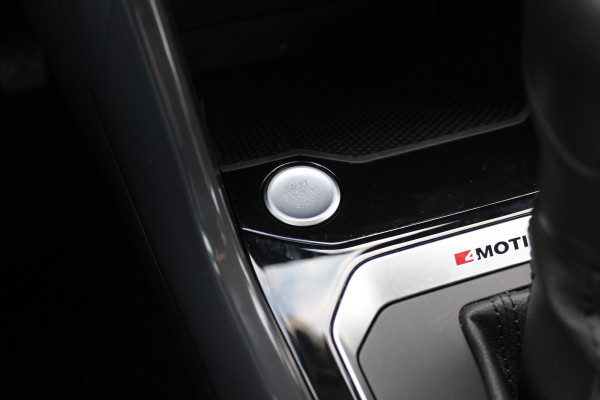 Volkswagen T-Roc 2.0 TSI 4Motion Sport / Trekhaak / Camera / Virtual Cockpit / CarPlay / 17'' / Stoelverwarming / DAB / ACC / Elektr. achterklep